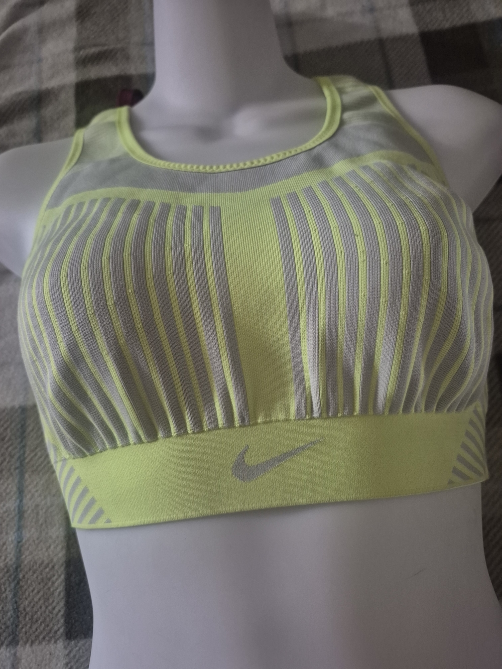 Nike Women's Neon Yellow Seamless Sports Bra